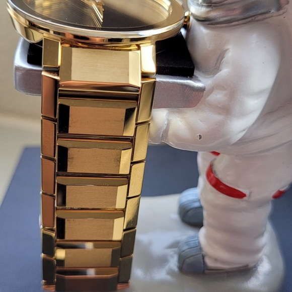 Movado Watch Gold Mirror Dial. $2195 RETAIL - Picture 3 of 16
